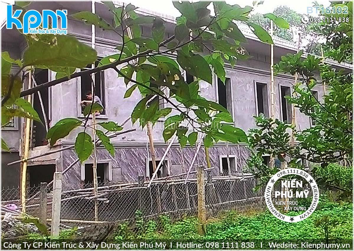 Thiết kế móng cho hệ thống nuôi trồng thủy sản đòi hỏi sự am hiểu về địa chất và kỹ thuật, đảm bảo công trình vững chắc trước các yếu tố môi trường.